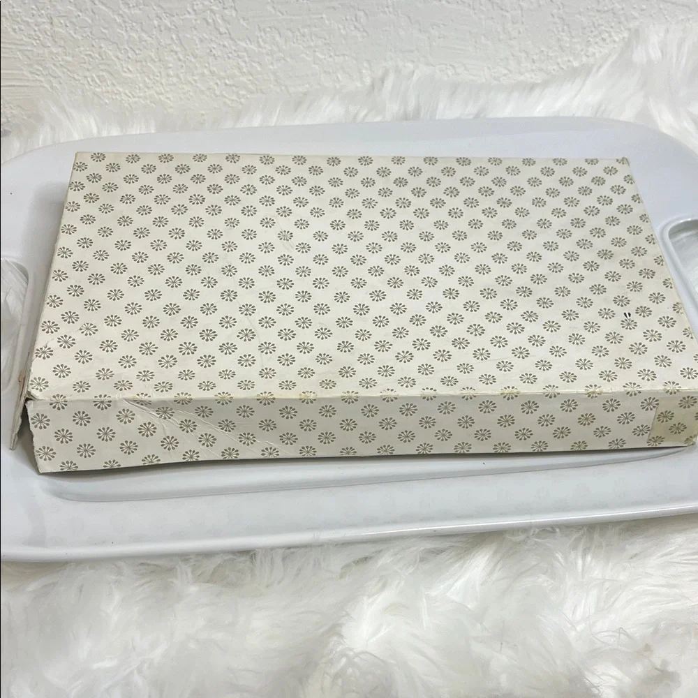 Elegant Silver Vanity Set with Comb - Picture 5 of 10